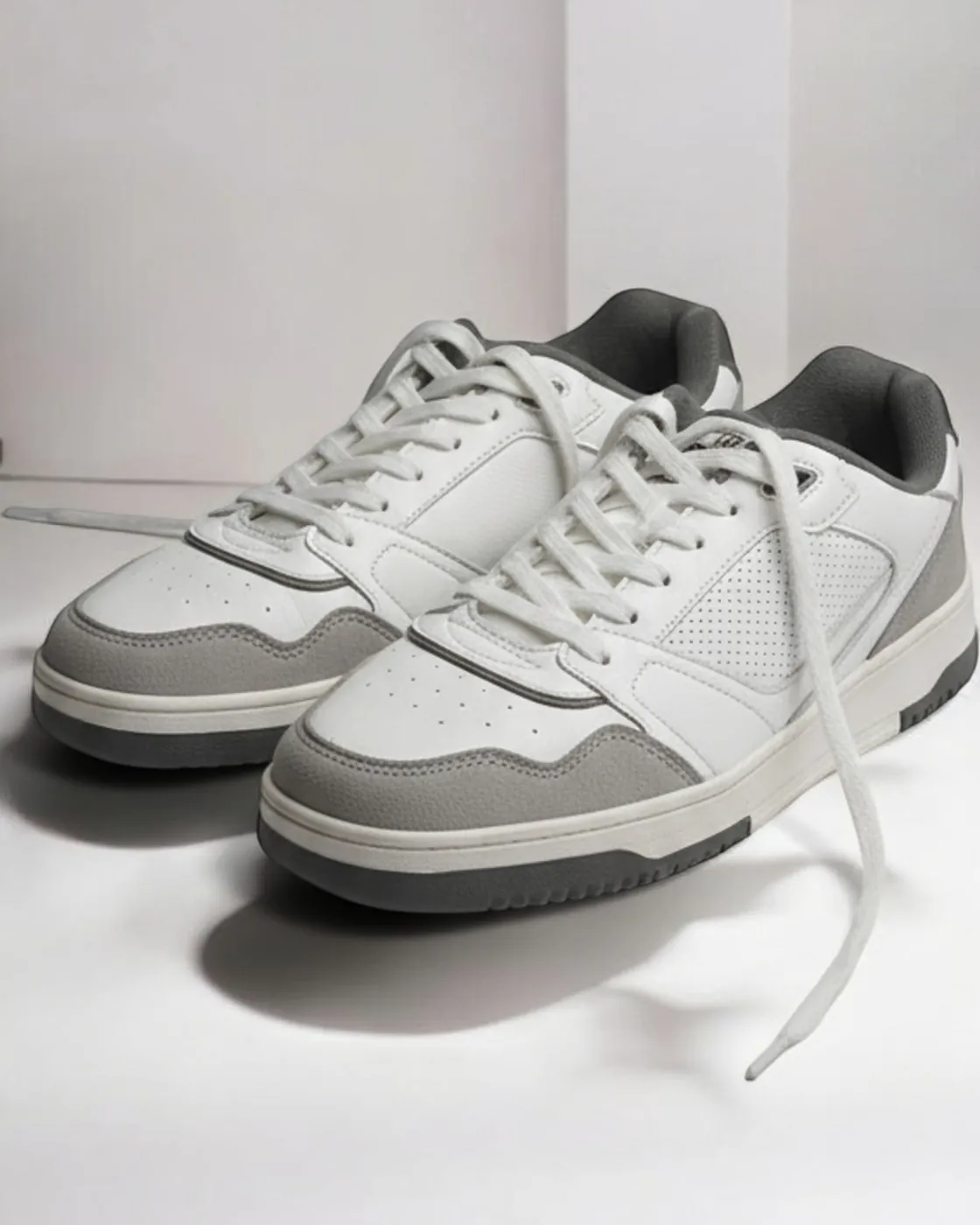 the same sneakers, studio white